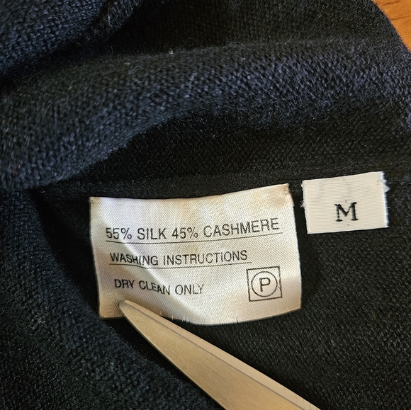 TSE Silk Cashmere Blend Boyfriend Style Cardigan Black Size Medium Quiet Luxury - Picture 3 of 10